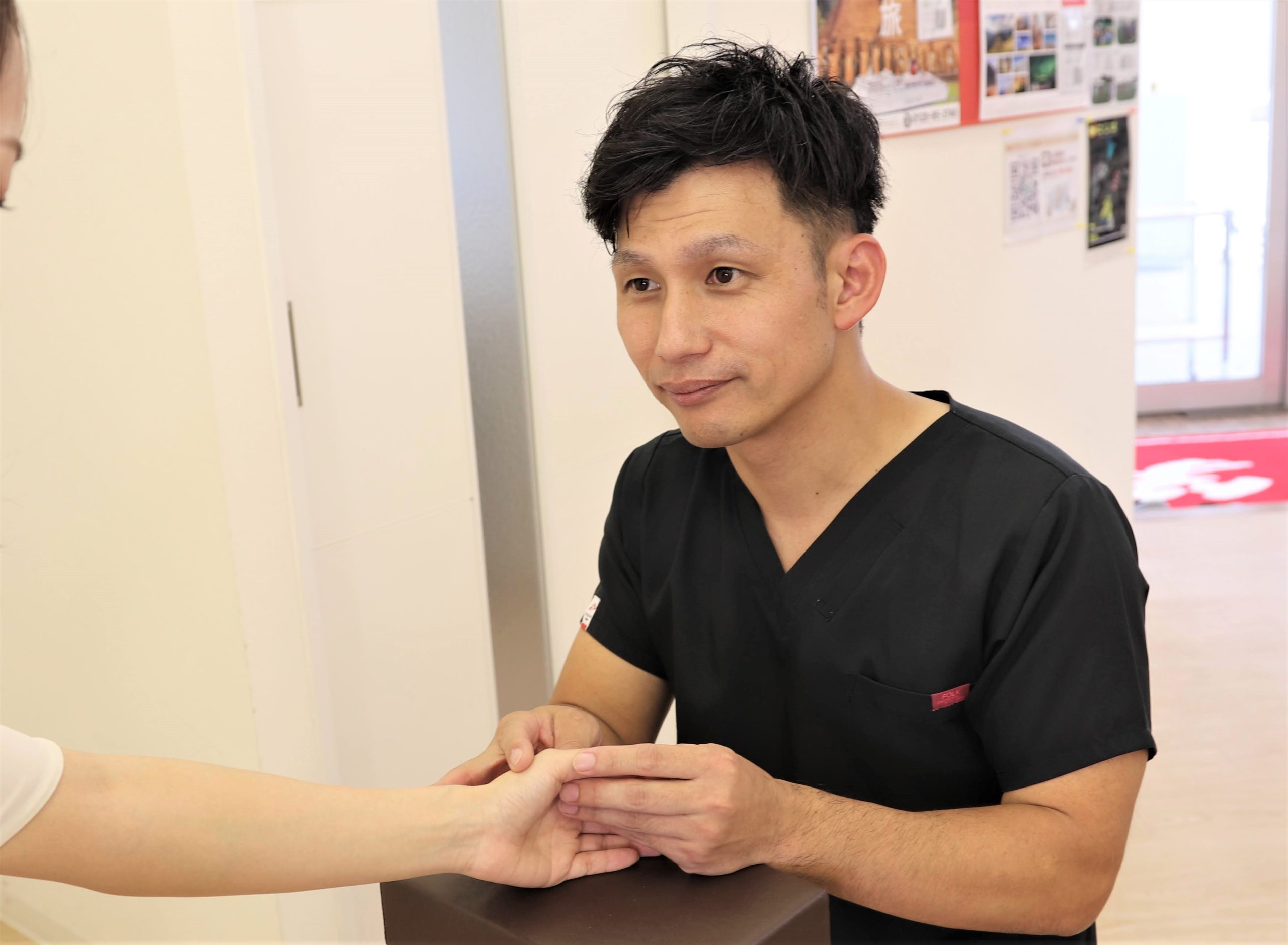 むさし鍼灸整骨院の手の施術写真