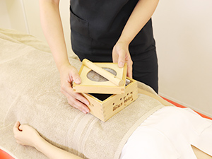 むさし整骨院グループのお灸施術写真